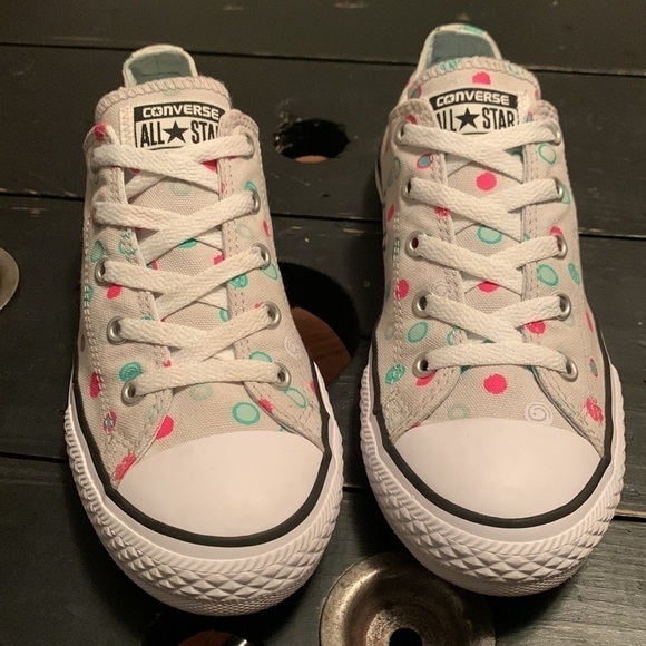 Girls CONVERSE Chuck Taylor ALL STAR Circle Print OX Sneakers - Picture 1 of 15